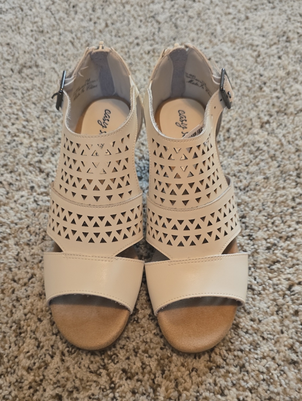 New Easy Street Women's Size 7M Off White Laser-Cut Open-Toe Sandals 2.75 Heel